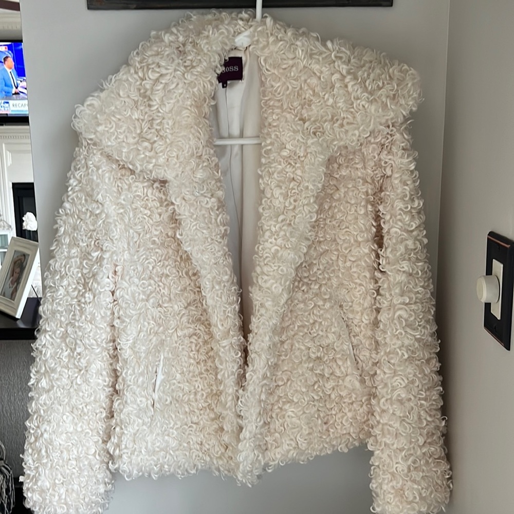 Cream colored coat size Medium made by Vigoss. Barely worn